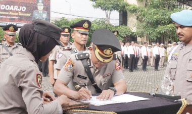 Kasat-Lantas,-Kasat-Tahti-dan-Dua-Kapolsek-di-Polresta-Sidoarjo-Berganti