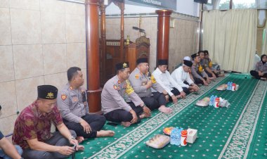 Safari-Ramadhan,-Kapolres-Pasuruan-Gelar-Curhat-Kamtibmas-Ajak-Warga-Aktifkan-Siskamling