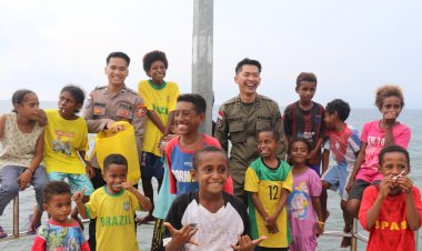 Satgas-Humas-Ops-Damai-Cartenz-2025-Sambangi-Warga-Hamadi,-Imbau-Jaga-Kamtibmas