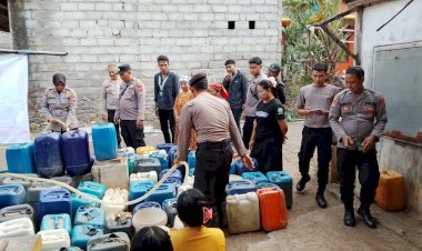 Polres-Pasuruan-dan-PMII-Salurkan-6.000-Liter-Air-Bersih-ke-Desa-Karangjati-Lumbang