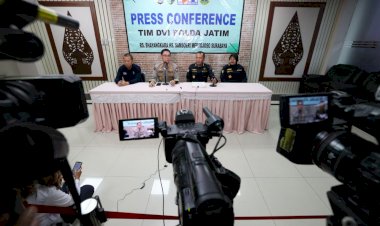 Tim-DVI-Polda-Jatim-Kembali-Identifikasi-8-Jenazah-Korban-Robohnya-Ponpes-Al-Khoziny-Sidoarjo