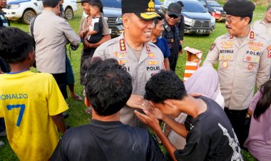 Wakapolri-Tinjau-Lokasi-Banjir-Aceh-Tamiang,-Pastikan-Bantuan-Logistik-Hingga-Peralatan-Khusus-Segera-Dikirim