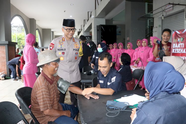 Polres Trenggalek Gelar Pengobatan Gratis dan Berbagi Takjil Sambil Ngabuburit