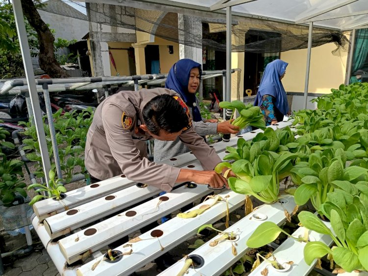 Bhabinkamtibmas Bungurasih Ajak Warga Manfaatkan Lahan Tidur untuk Tanam Sayuran