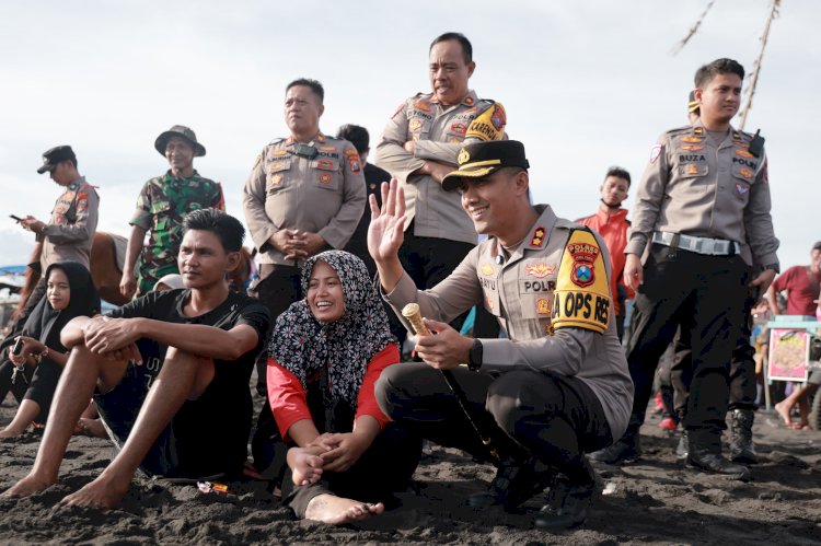 Libur Lebaran Kapolres Jember dan Jajaran Patroli Dialogis di Lokasi Wisata