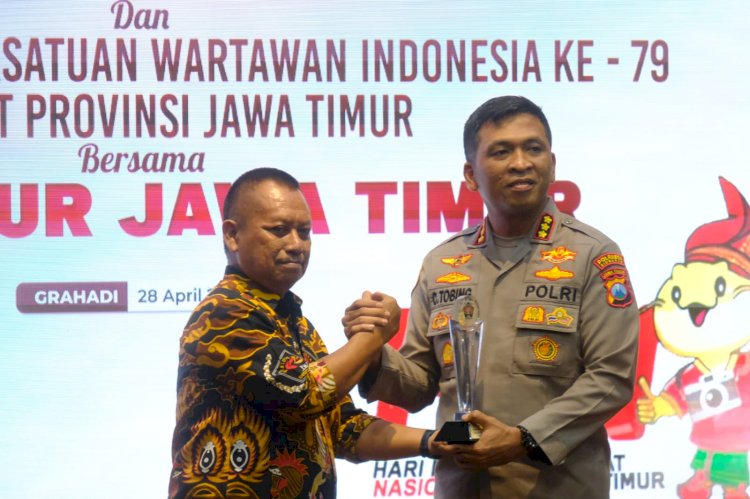Dinilai Inovatif, Kapolresta Sidoarjo Terima Penghargaan dari PWI Jatim