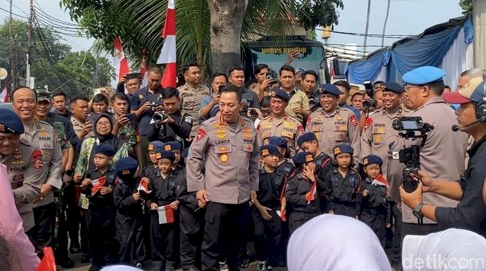 Resmikan SPPG di Mako Brimob Depok, Kapolri Disambut Brimob Cilik