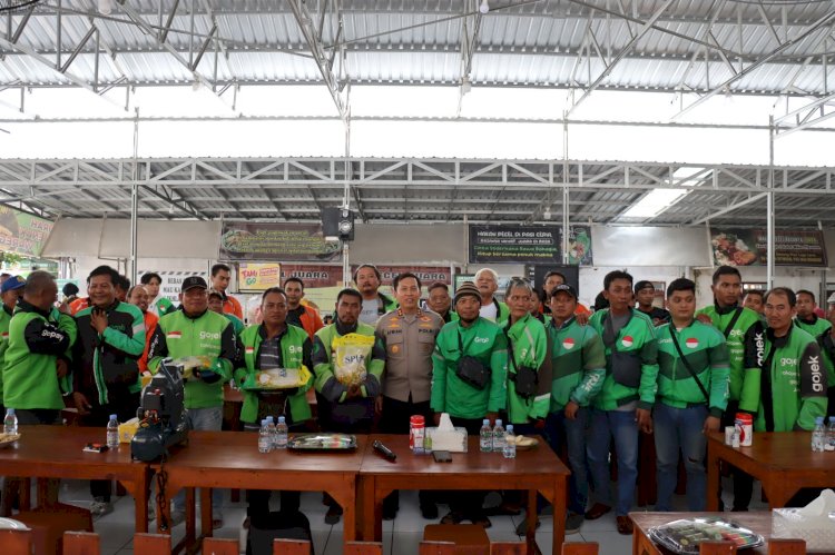 Kapolres Bojonegoro Beri Bantuan Komunitas Ojol Ajak Jaga Kamtibmas