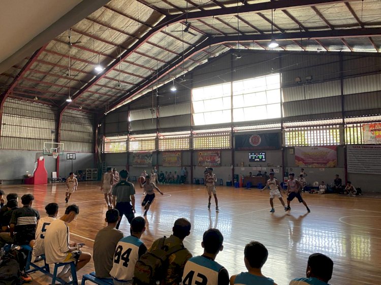 Serunya Laga Kamtibmas Cup: Generasi Muda Adu Skill di Lapangan Basket Piala Kapolresta Sidoarjo