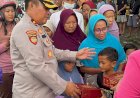 Polsek-Gedangan-Bersama-Bhayangkari-Bagikan-Ratusan-Takjil-ke-Masyarakat